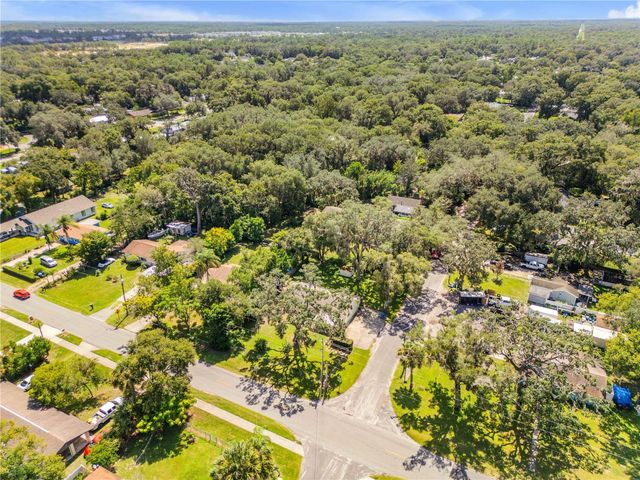 1402 E VOORHIS AVENUE, Deland, FL 32724