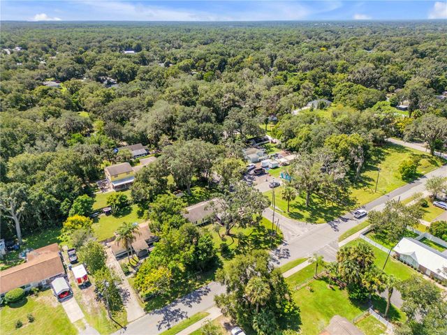 1402 E VOORHIS AVENUE, Deland, FL 32724