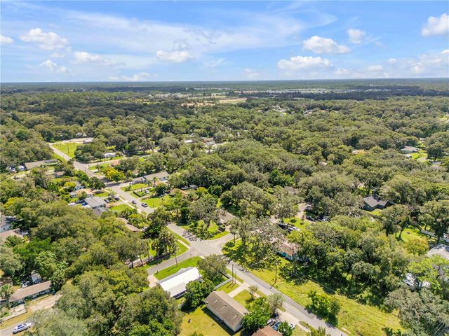 1402 E VOORHIS AVENUE, Deland, FL 32724