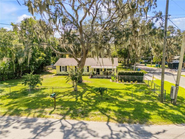 1402 E VOORHIS AVENUE, Deland, FL 32724
