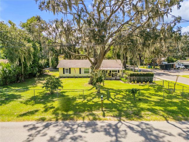 1402 E VOORHIS AVENUE, Deland, FL 32724