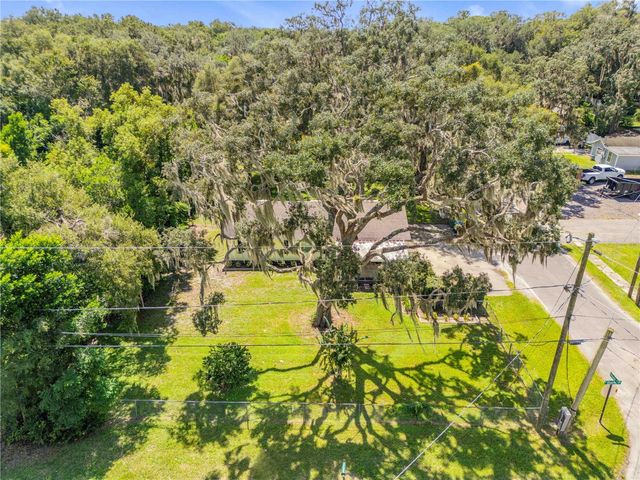 1402 E VOORHIS AVENUE, Deland, FL 32724