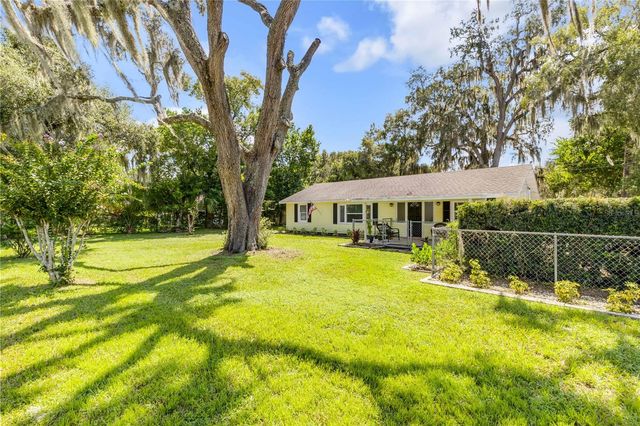 1402 E VOORHIS AVENUE, Deland, FL 32724