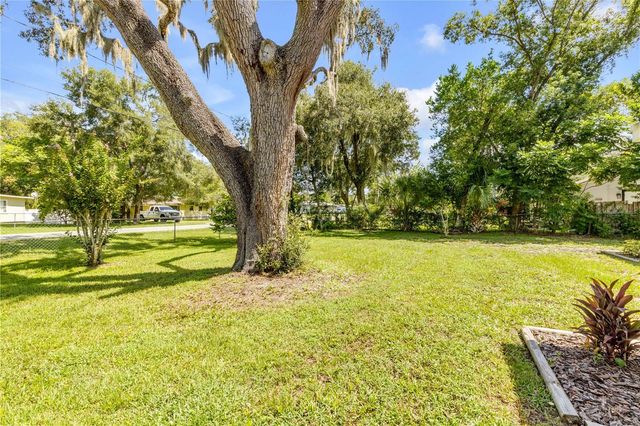 1402 E VOORHIS AVENUE, Deland, FL 32724