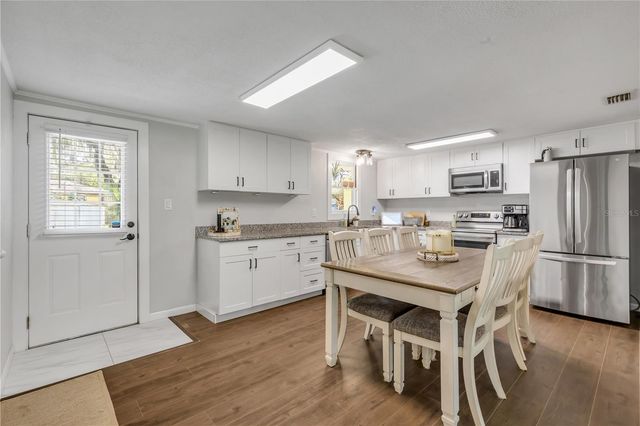 1402 E VOORHIS AVENUE, Deland, FL 32724
