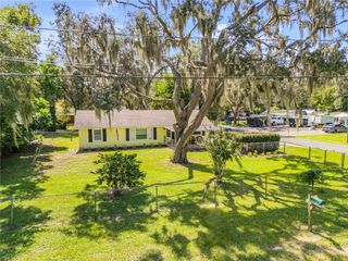 1402 E VOORHIS AVENUE, Deland, FL 32724