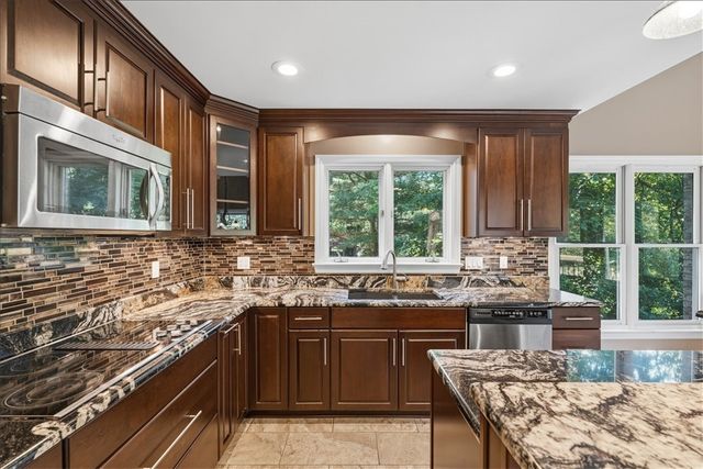 267 Seasons Dr, Marshall, PA 15090