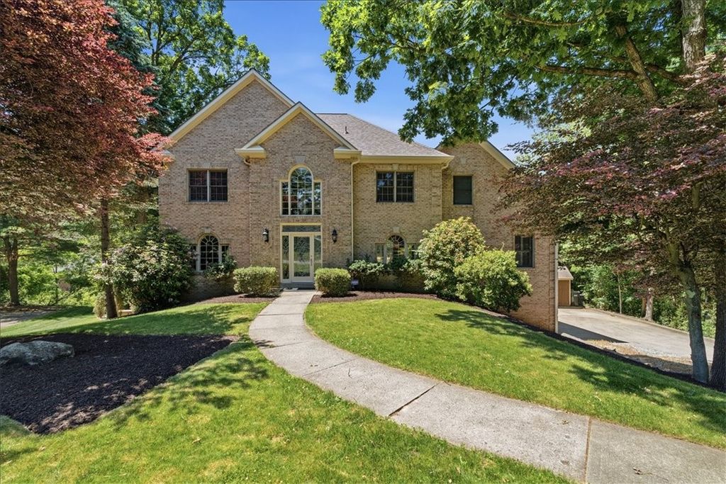 267 Seasons Dr, Marshall, PA 15090