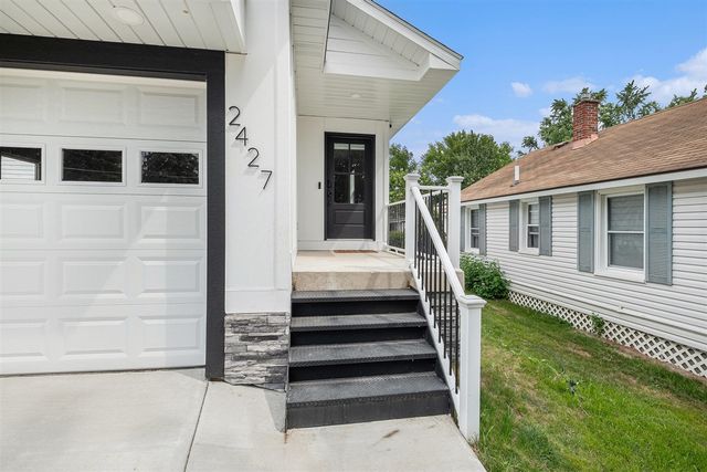 2048 Wyoming Avenue, Wyoming, MI 49519