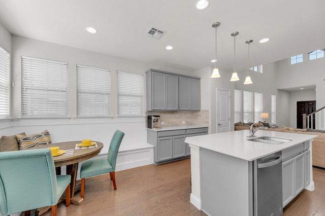 1050 Kenney Fort XING 4, Round Rock, TX 78665