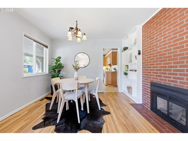 12431 Ne KNOTT St, Portland, OR 97230