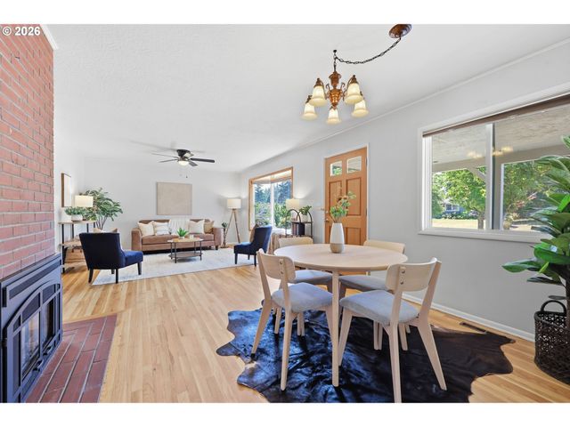 12431 Ne KNOTT St, Portland, OR 97230