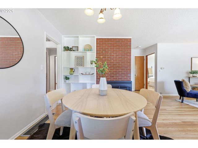 12431 Ne KNOTT St, Portland, OR 97230