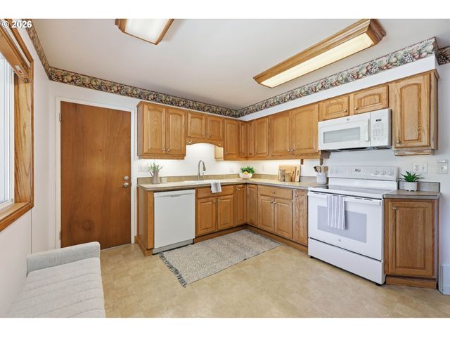 12431 Ne KNOTT St, Portland, OR 97230