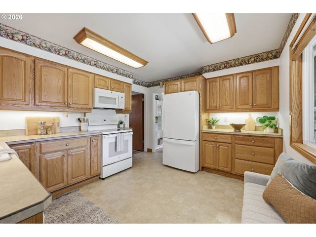 12431 Ne KNOTT St, Portland, OR 97230
