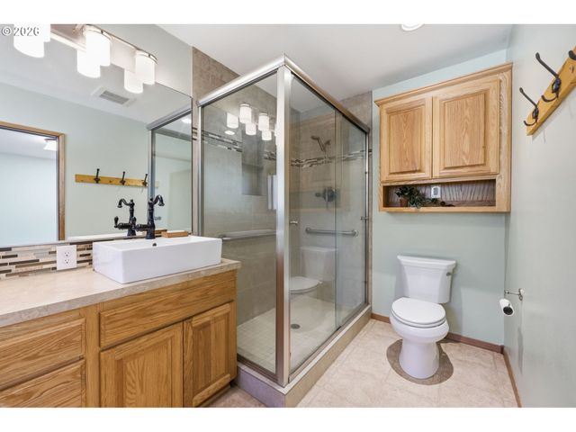12431 Ne KNOTT St, Portland, OR 97230