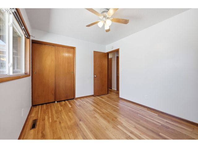 12431 Ne KNOTT St, Portland, OR 97230