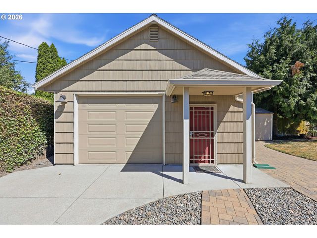 12431 Ne KNOTT St, Portland, OR 97230