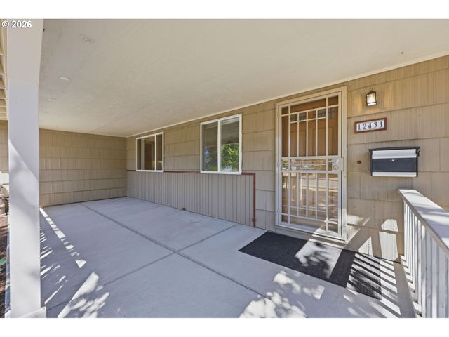 12431 Ne KNOTT St, Portland, OR 97230