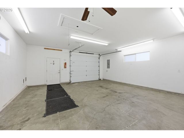 12431 Ne KNOTT St, Portland, OR 97230