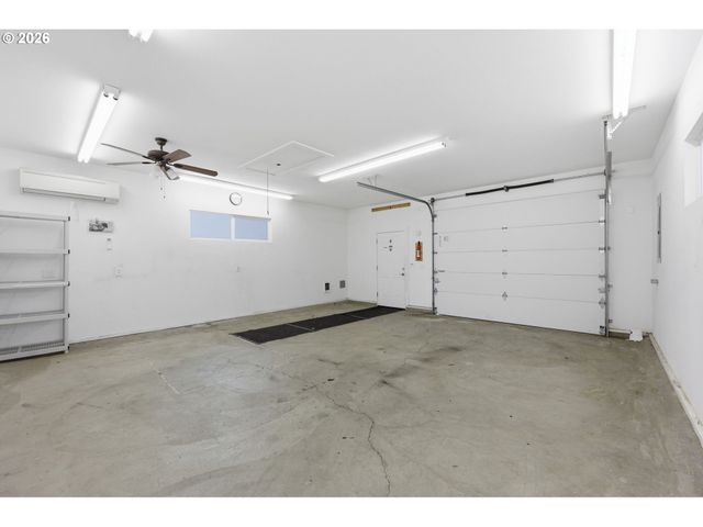 12431 Ne KNOTT St, Portland, OR 97230