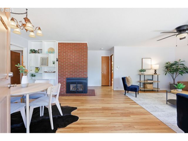 12431 Ne KNOTT St, Portland, OR 97230