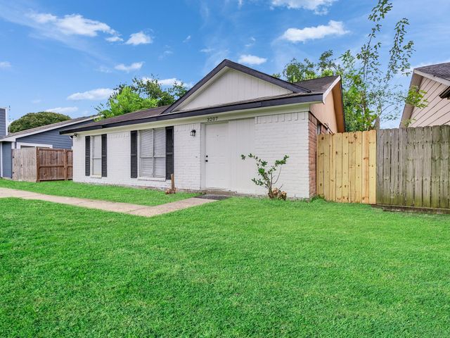 3207 Brookston Street, Houston, TX 77045