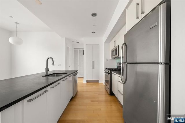 4 Beacon Way 1804, Jersey City, NJ 07304