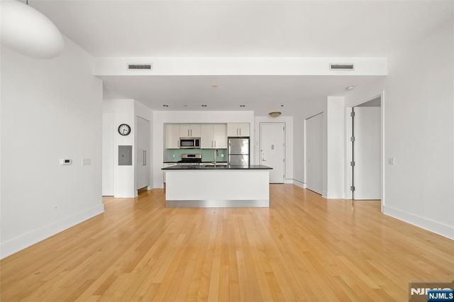 4 Beacon Way 1804, Jersey City, NJ 07304