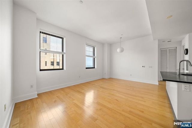 4 Beacon Way 1804, Jersey City, NJ 07304