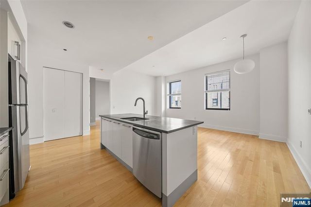 4 Beacon Way 1804, Jersey City, NJ 07304