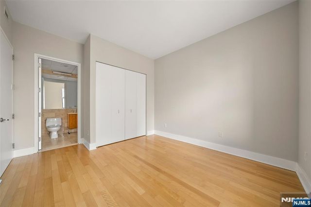 4 Beacon Way 1804, Jersey City, NJ 07304