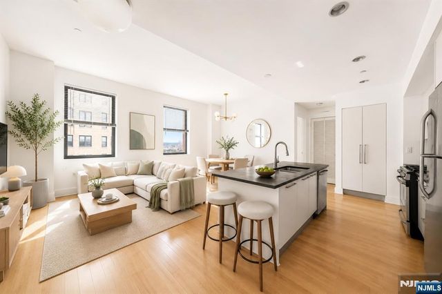 4 Beacon Way 1804, Jersey City, NJ 07304