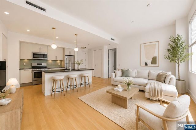 4 Beacon Way 1804, Jersey City, NJ 07304