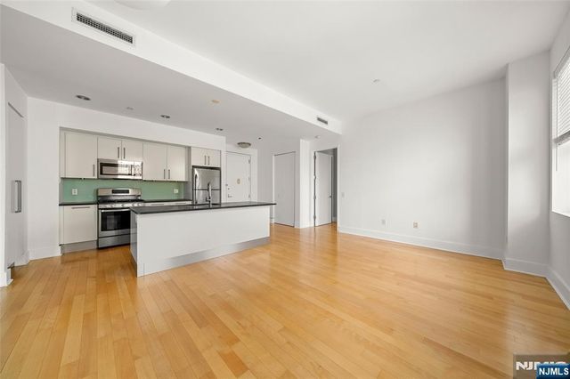4 Beacon Way 1804, Jersey City, NJ 07304