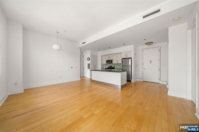 4 Beacon Way 1804, Jersey City, NJ 07304