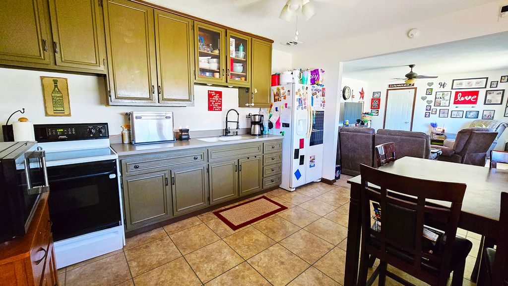 Image 11 of property listing at 409 S Pleasant Avenue, Centralia, IL 62801