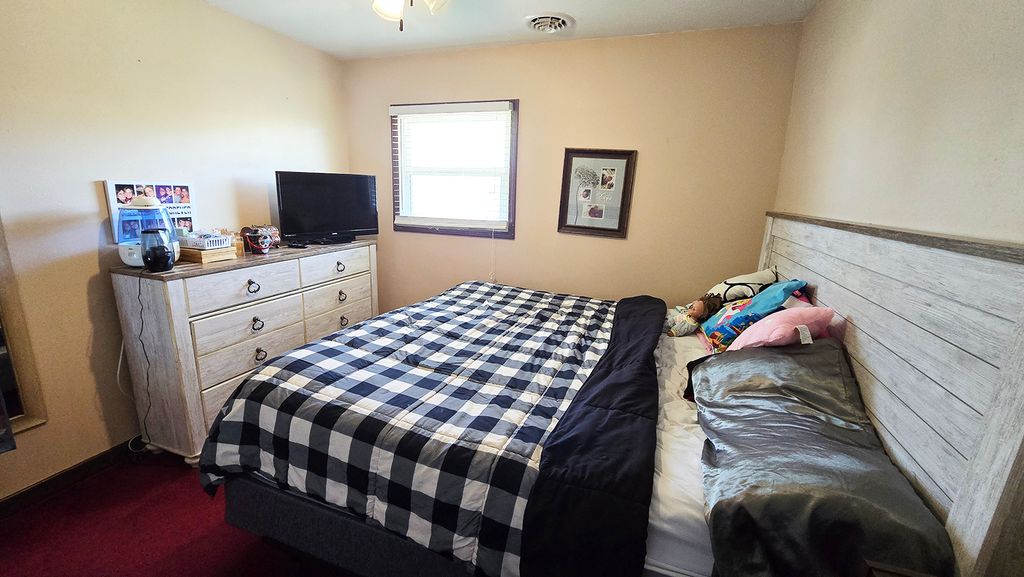 Image 14 of property listing at 409 S Pleasant Avenue, Centralia, IL 62801