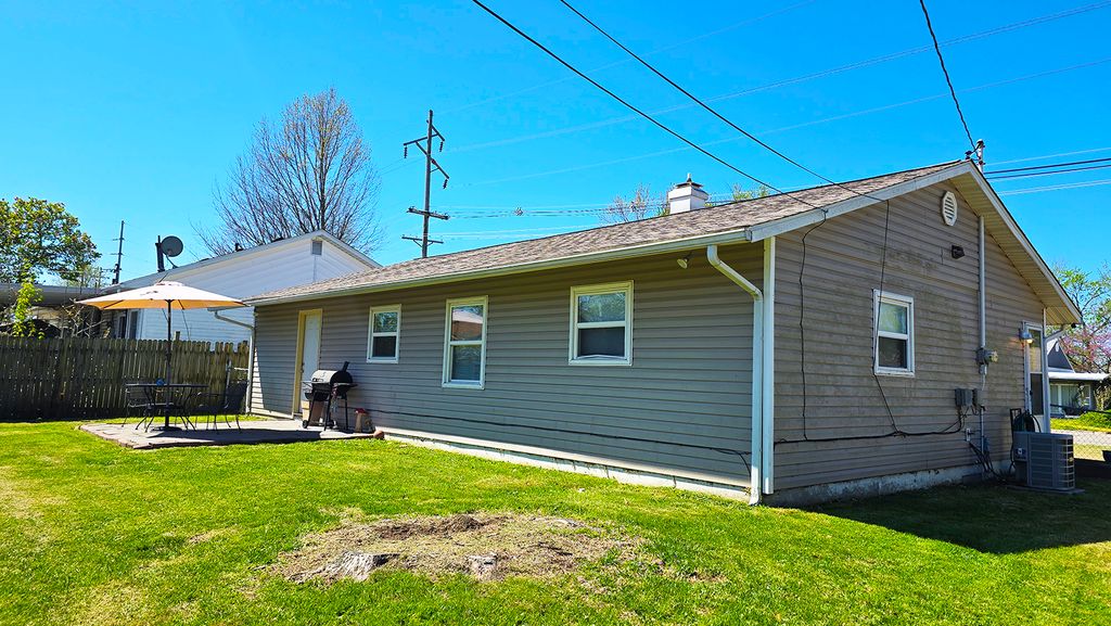 Image 23 of property listing at 409 S Pleasant Avenue, Centralia, IL 62801