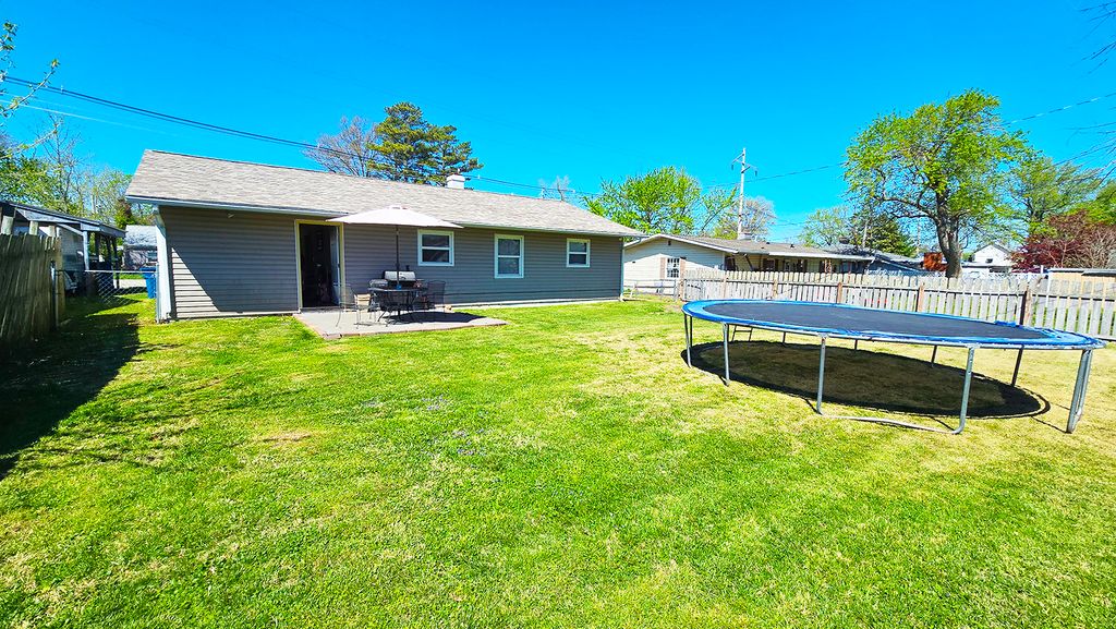 Image 25 of property listing at 409 S Pleasant Avenue, Centralia, IL 62801