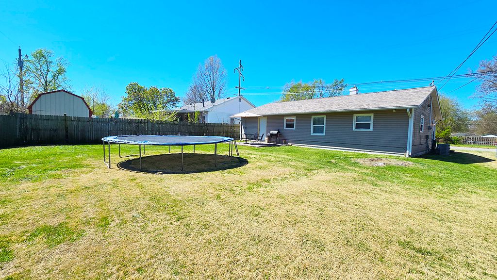 Image 26 of property listing at 409 S Pleasant Avenue, Centralia, IL 62801