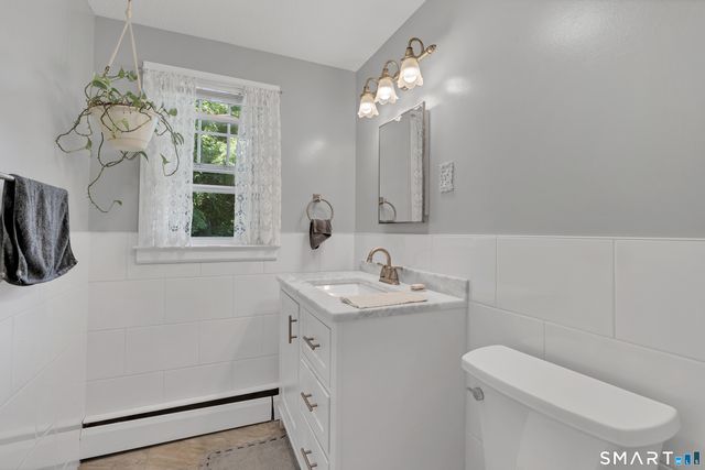 211 Maple Avenue, North Haven, CT 06473