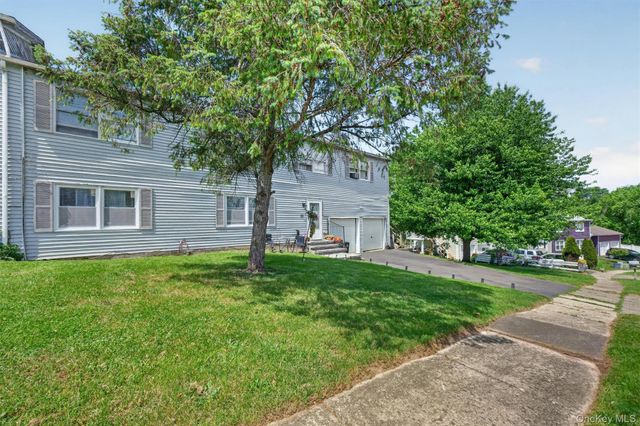 27-28 Williamsburg Drive, Newburgh, NY 12550