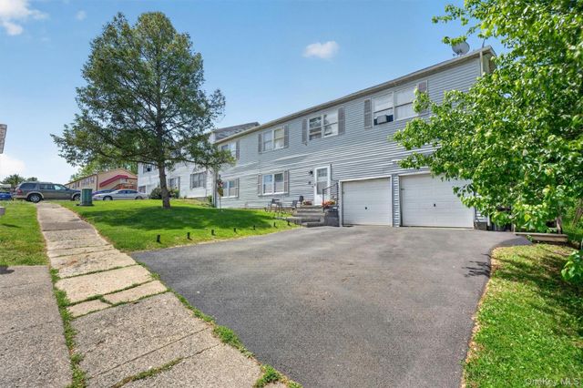 27-28 Williamsburg Drive, Newburgh, NY 12550