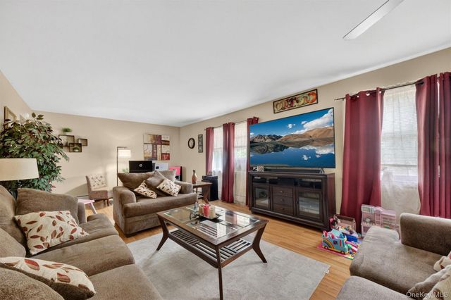 27-28 Williamsburg Drive, Newburgh, NY 12550