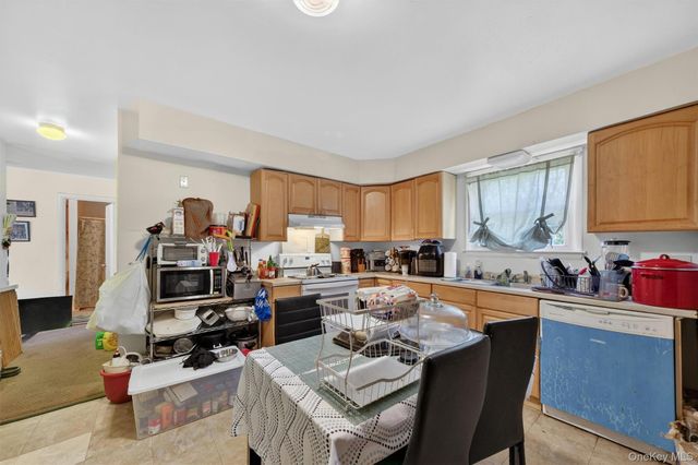 27-28 Williamsburg Drive, Newburgh, NY 12550