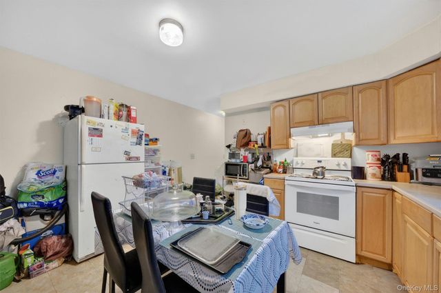 27-28 Williamsburg Drive, Newburgh, NY 12550