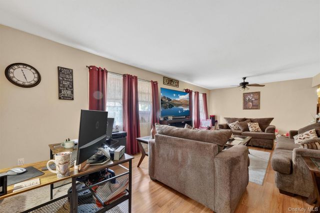 27-28 Williamsburg Drive, Newburgh, NY 12550