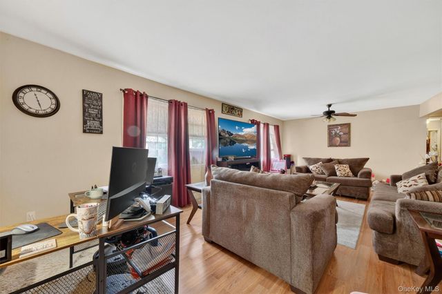 27-28 Williamsburg Drive, Newburgh, NY 12550