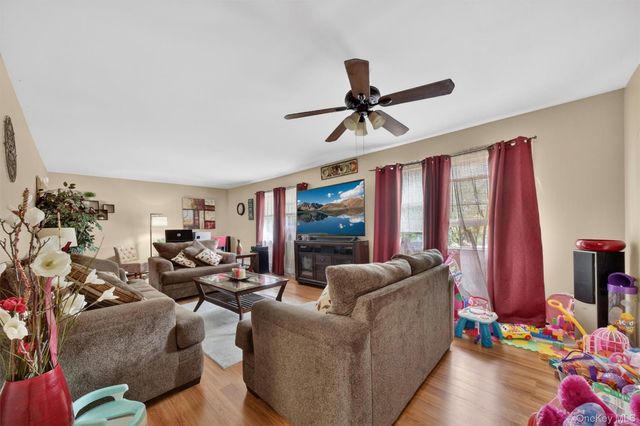 27-28 Williamsburg Drive, Newburgh, NY 12550